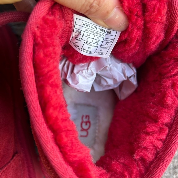 UGG Australia Neumel Samba Red Suede Boots Vibrant Minimalist Design NWOBSz-7. R - Picture 11 of 12